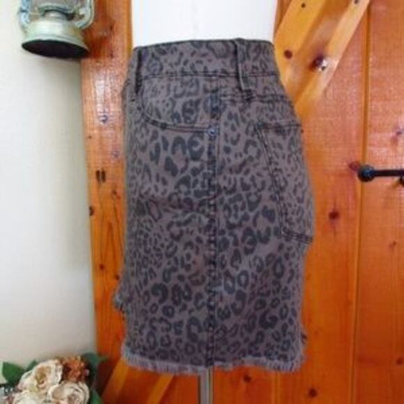 MUDD Animal Print Mini Jean Skirt Brown Junior 7 Stretchy Distressed Hem - Picture 11 of 12